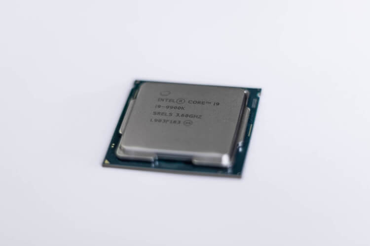 Imagem de uma CPU Intel Core i9.