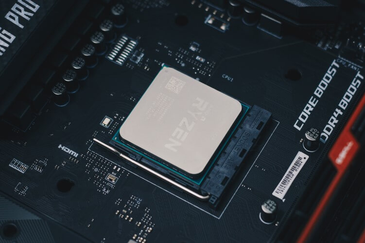 CPU Ryzen instalada na placa-mãe.