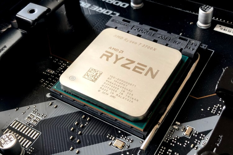 CPU Ryzen instalado na placa-mãe.