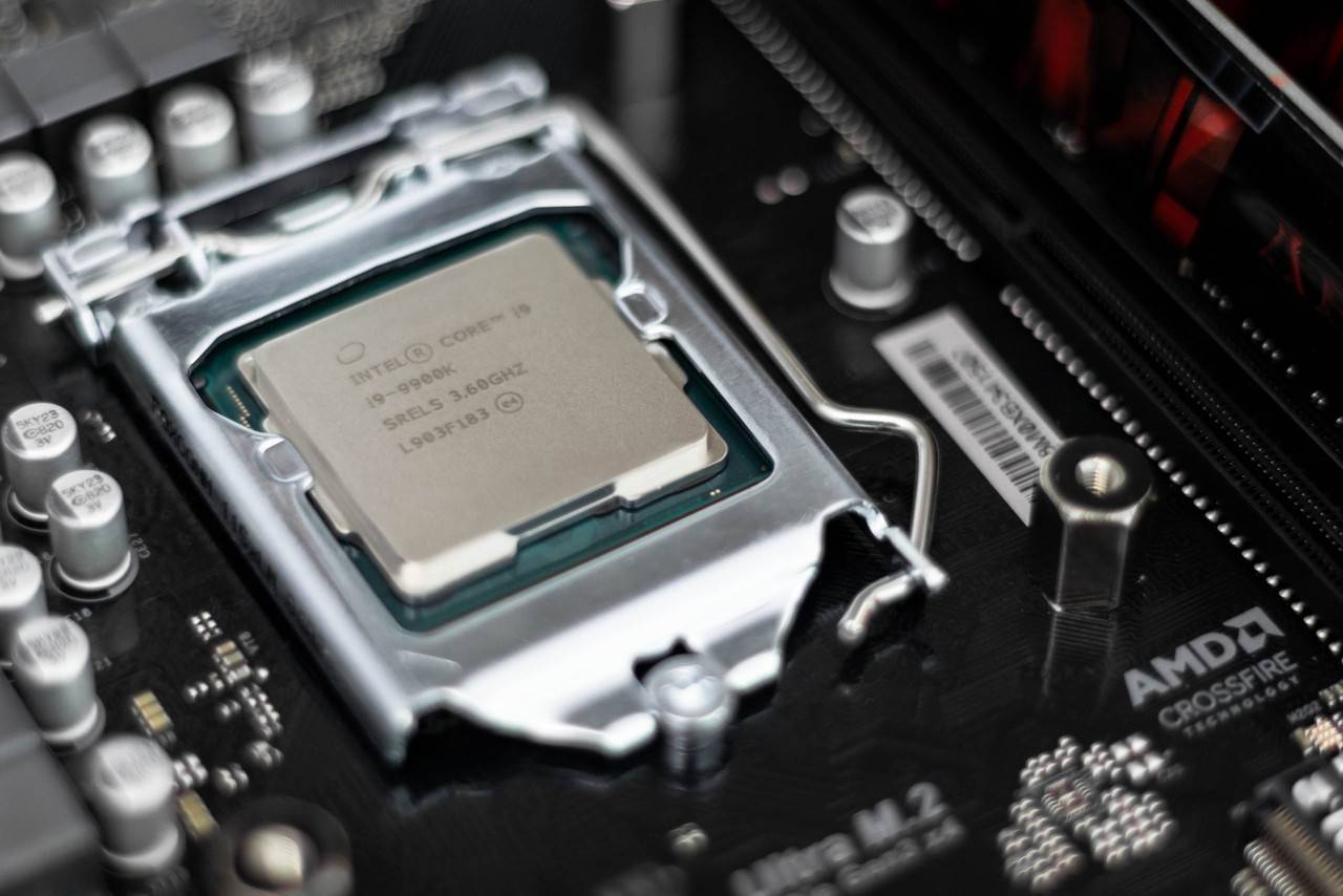 foto de processador intel instalado na placa mãe