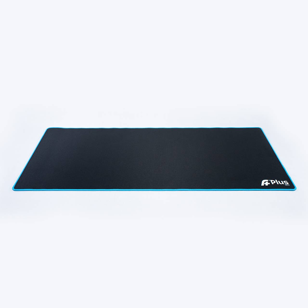 mousepad do kosmos A+ Plus Tech em um fundo branco 