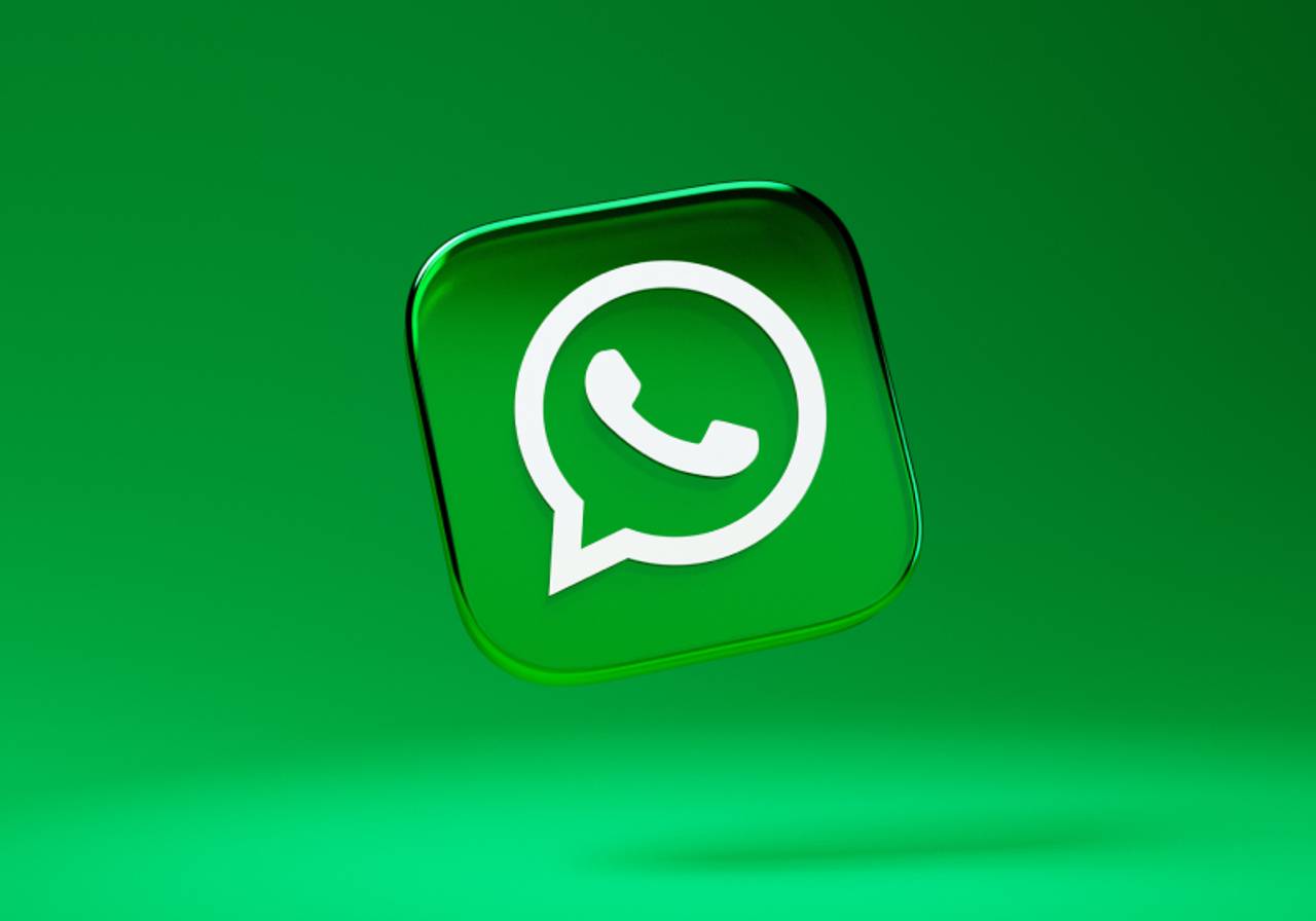 logotipo brilhante do whatsapp 3d