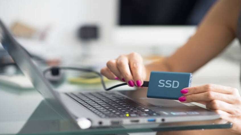 Conectando um SSD a um laptop moderno