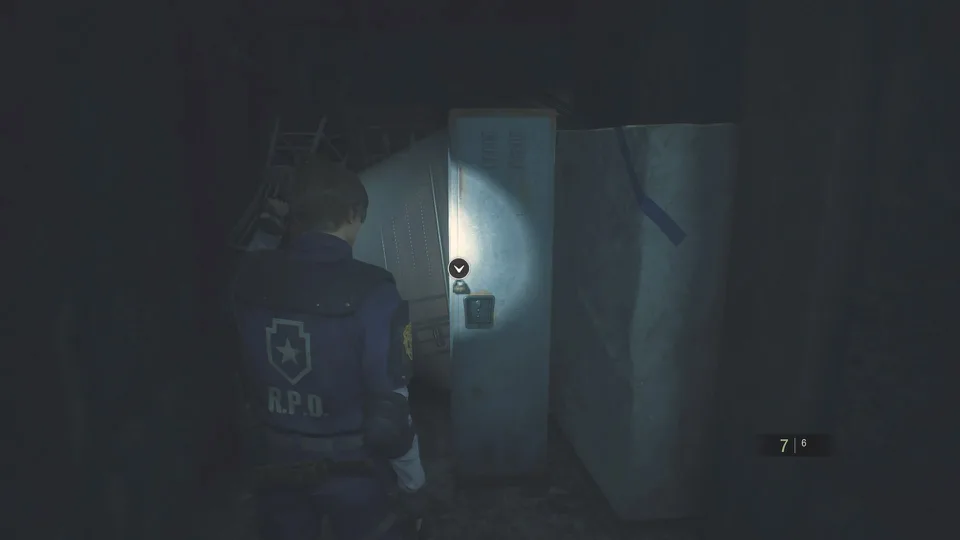 resident evil 2 20190206164742 9psg.960 Personagem inspecionando armário no escuro