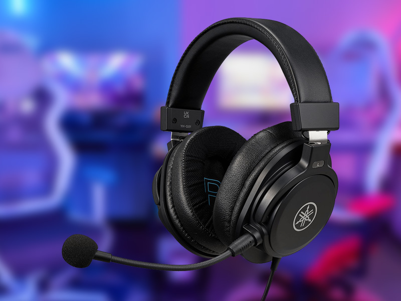 Headset gamer com microfone em ambiente de jogos, destaque para as cores vibrantes do fundo que recuperam a atmosfera de um ambiente de jogo digital, perfeito para jogadores que buscam qualidade de áudio e conforto.